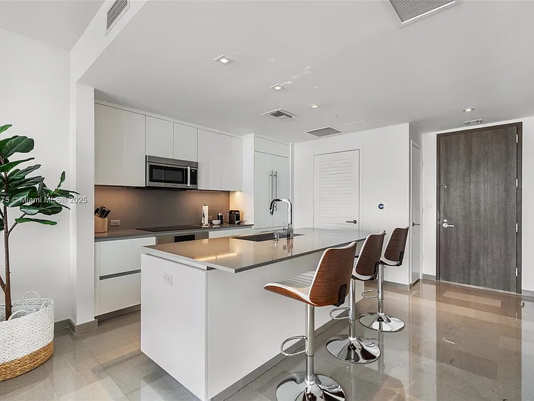 68 SE 6th St #2306 — Photo 7