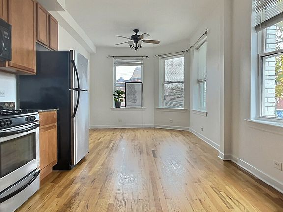2nd image of 3760 W Fullerton Ave Unit 2W