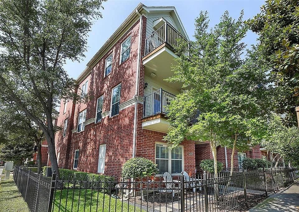 Fenced in yard for easy way to let your dog out.
