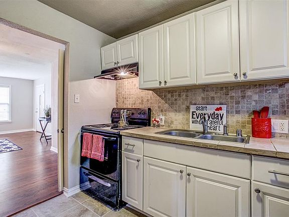 5th image of 2904 Browne Dr