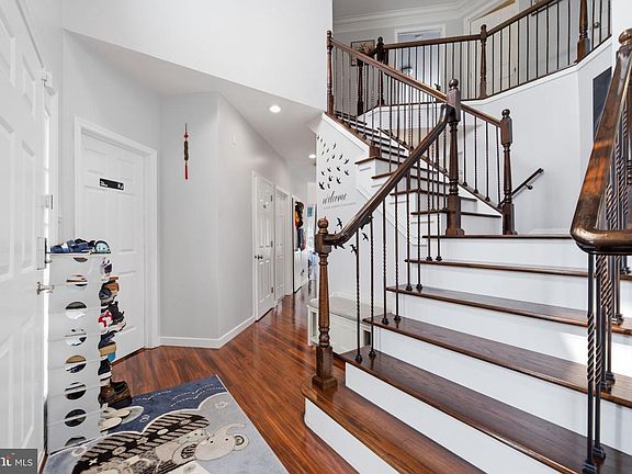 3rd image of 109 Spruce Trl