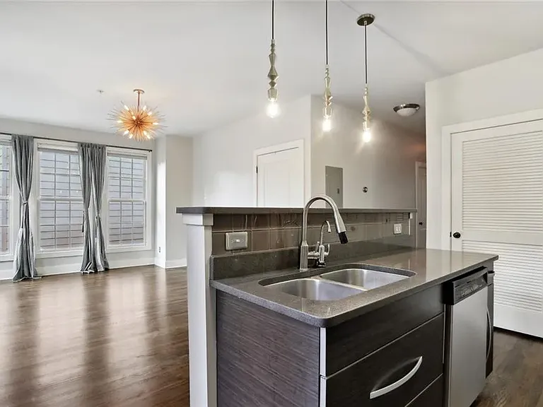 1300 Dekalb Ave #721 — Photo 3