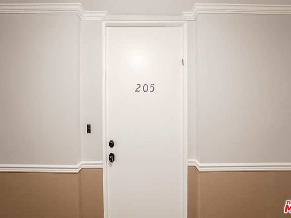 3rd image of 1424 Amherst Ave APT 205