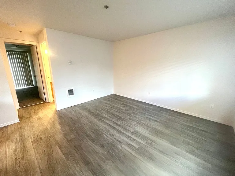 Westwood Park Apartments — Photo 2