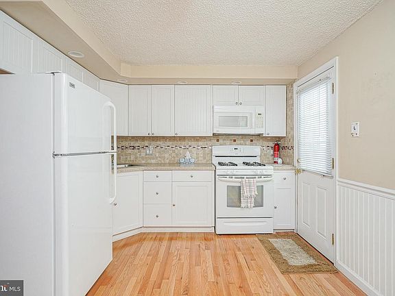 2nd image of 3569 Gaul St