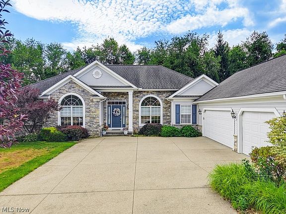 2nd image of 2211 Meadowsweet Ln