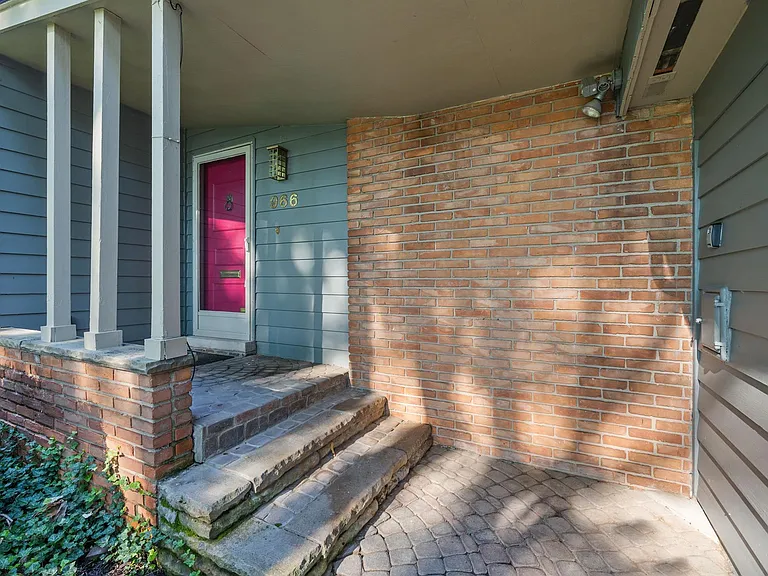 966 Woodlea St — Photo 3
