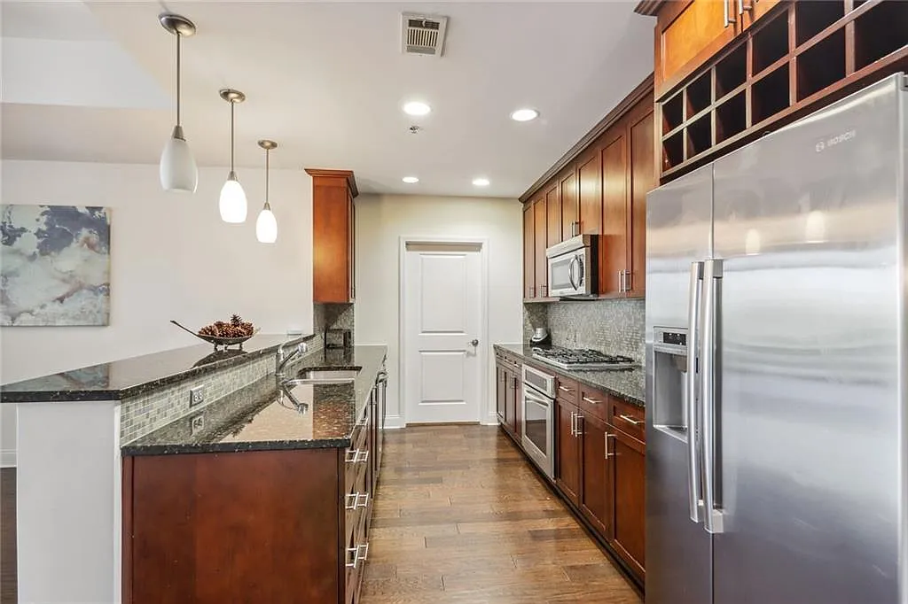 2 bed, 2.5 bath, 1728 sqft, $3,250 — Photo 2