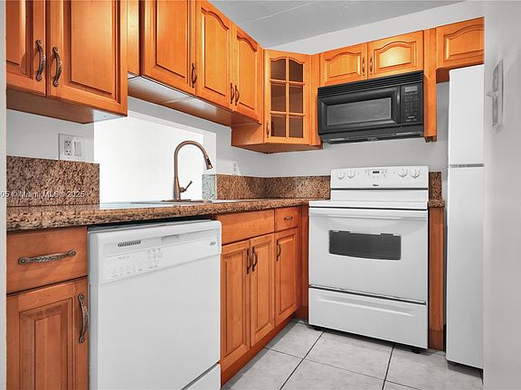 5th image of 2935 NE 163rd St APT 4B