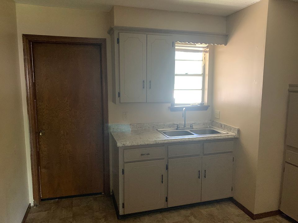 2nd image of 902 N Fargo Ave APT 105