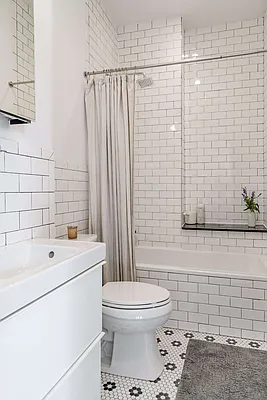 Rented by Charney Real Estate LLC | media 6