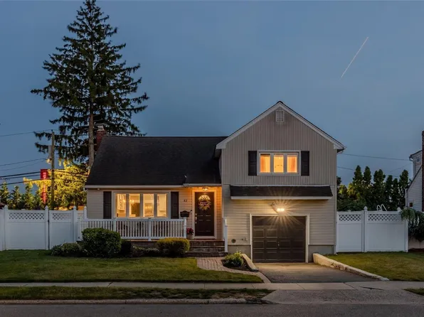 62 N Pine Street, Massapequa, NY 11758