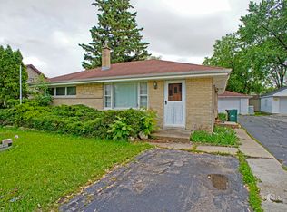 17923 W Gages Lake Rd, Grayslake, IL 60030