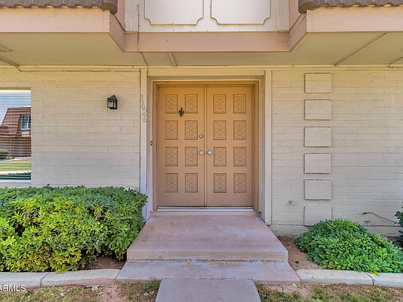 5th image of 1626 E LOGAN Drive