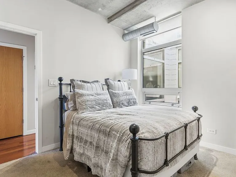 1610 W Fullerton Ave #312 — Photo 7
