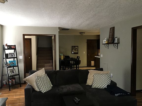 2bdrm side-LR/entry/dining