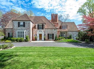 8 Rittenhouse Rd, Bronxville, NY 10708