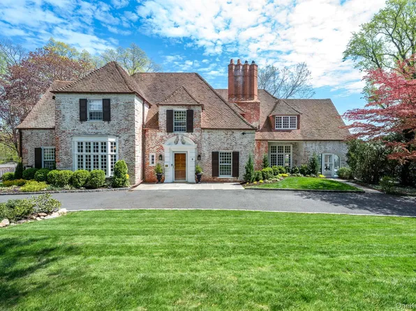 8 Rittenhouse Road, Bronxville, NY 10708