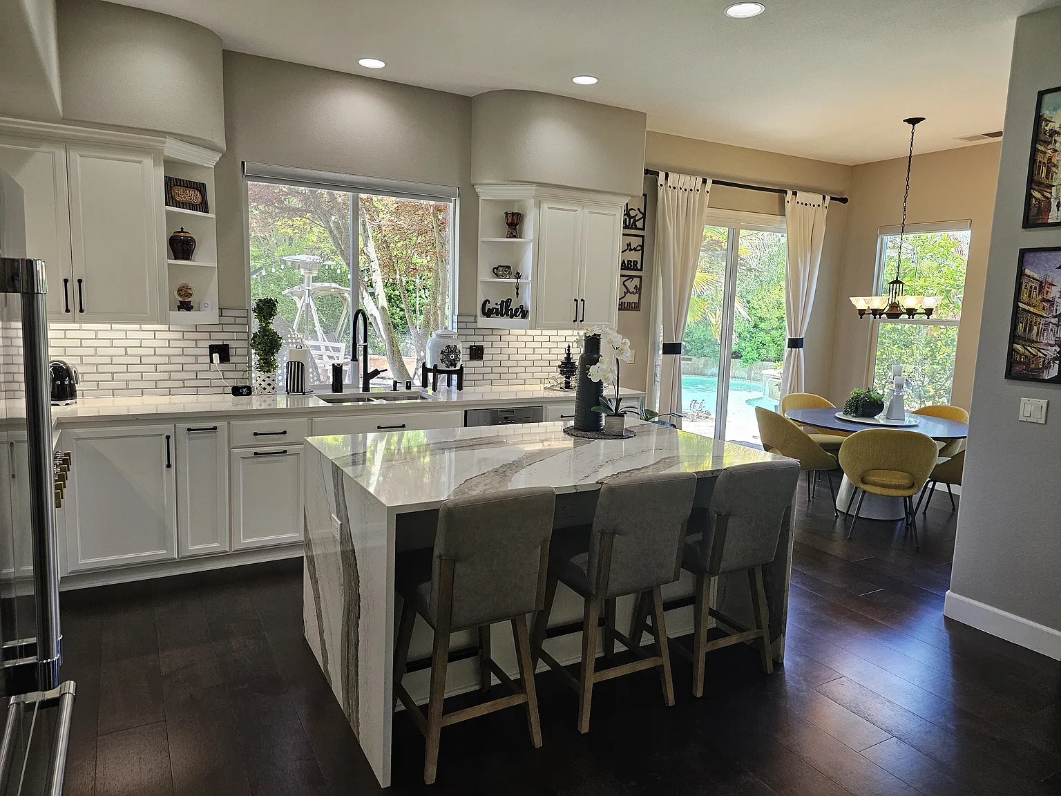 806 Jadecrest Dr — Photo 2