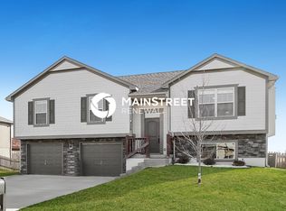 306 Golfview Dr, Pleasant Hill, MO 64080
