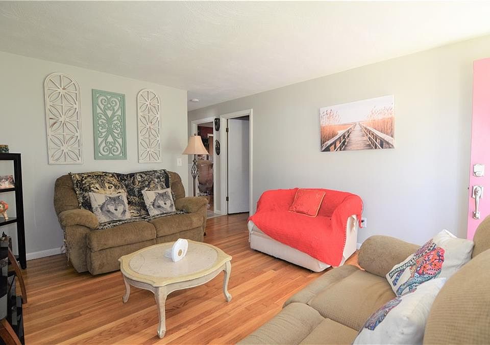 70 Vermont St, Cranston, RI 02920 Zillow