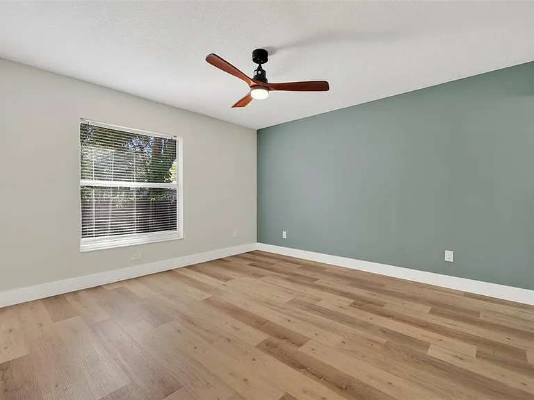 1909 E Henry Ave — Photo 18