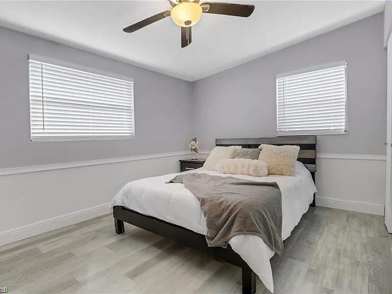 2047 Harbor Ln — Photo 16