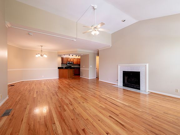 5th image of 2107 Fairfax Ave APT 204