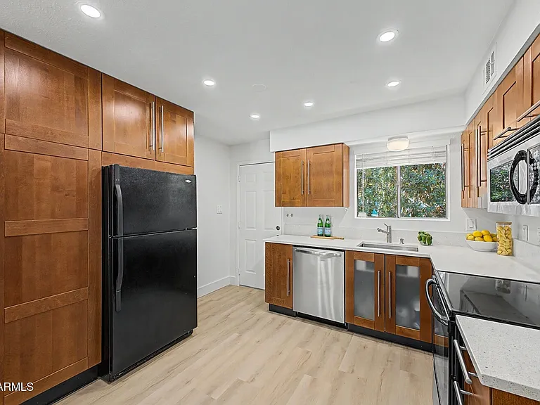 2727 E Montecito Ave — Photo 7