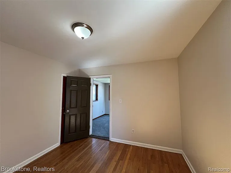 23280 Forest St — Photo 16