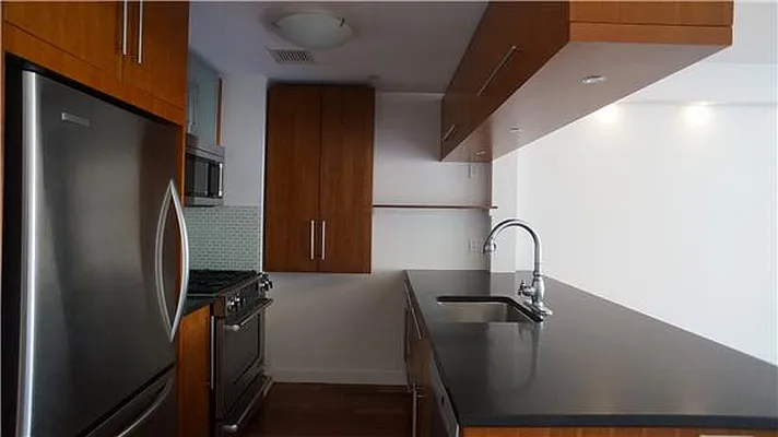 Sold by R New York | media 10