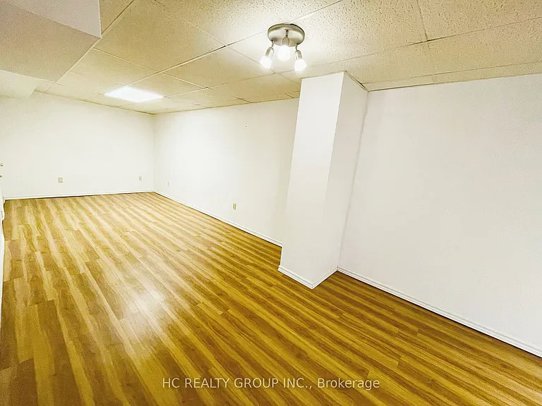 37 Page Cres — Photo 23