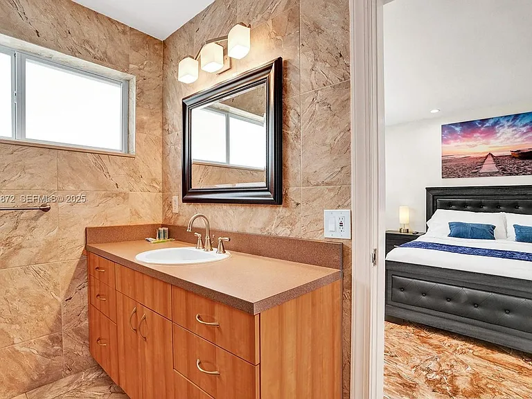 1018 Adams St — Photo 17