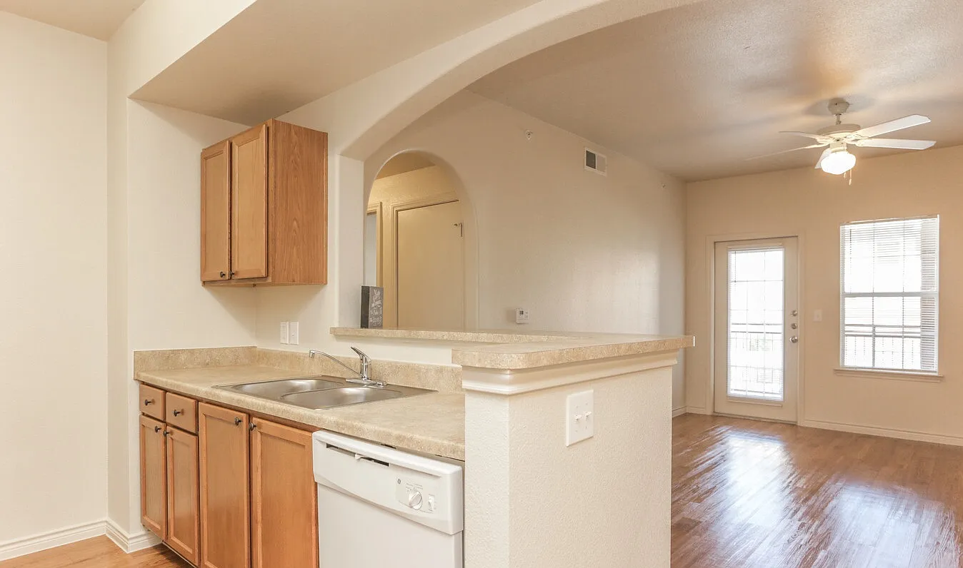 Woodlawn Ranch Apartments — Photo 3