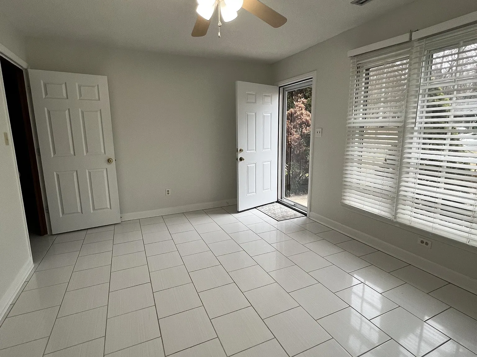 4515 Strangford Avenue - 1 — Photo 3