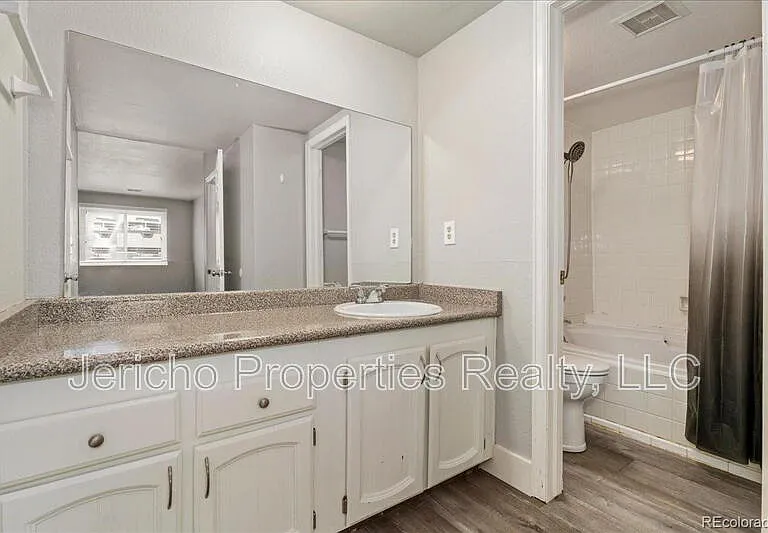 6350 Oak St #103 — Photo 17