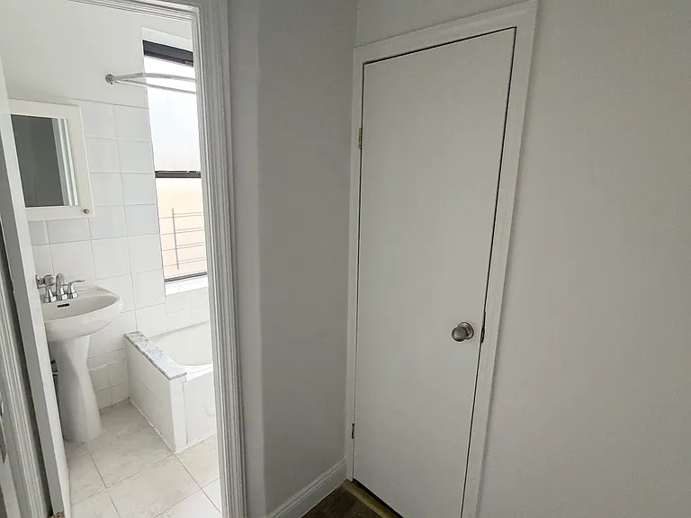 229 E 26th St #3 — Photo 8