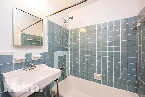 Rented by Mdrn Residential | media 9