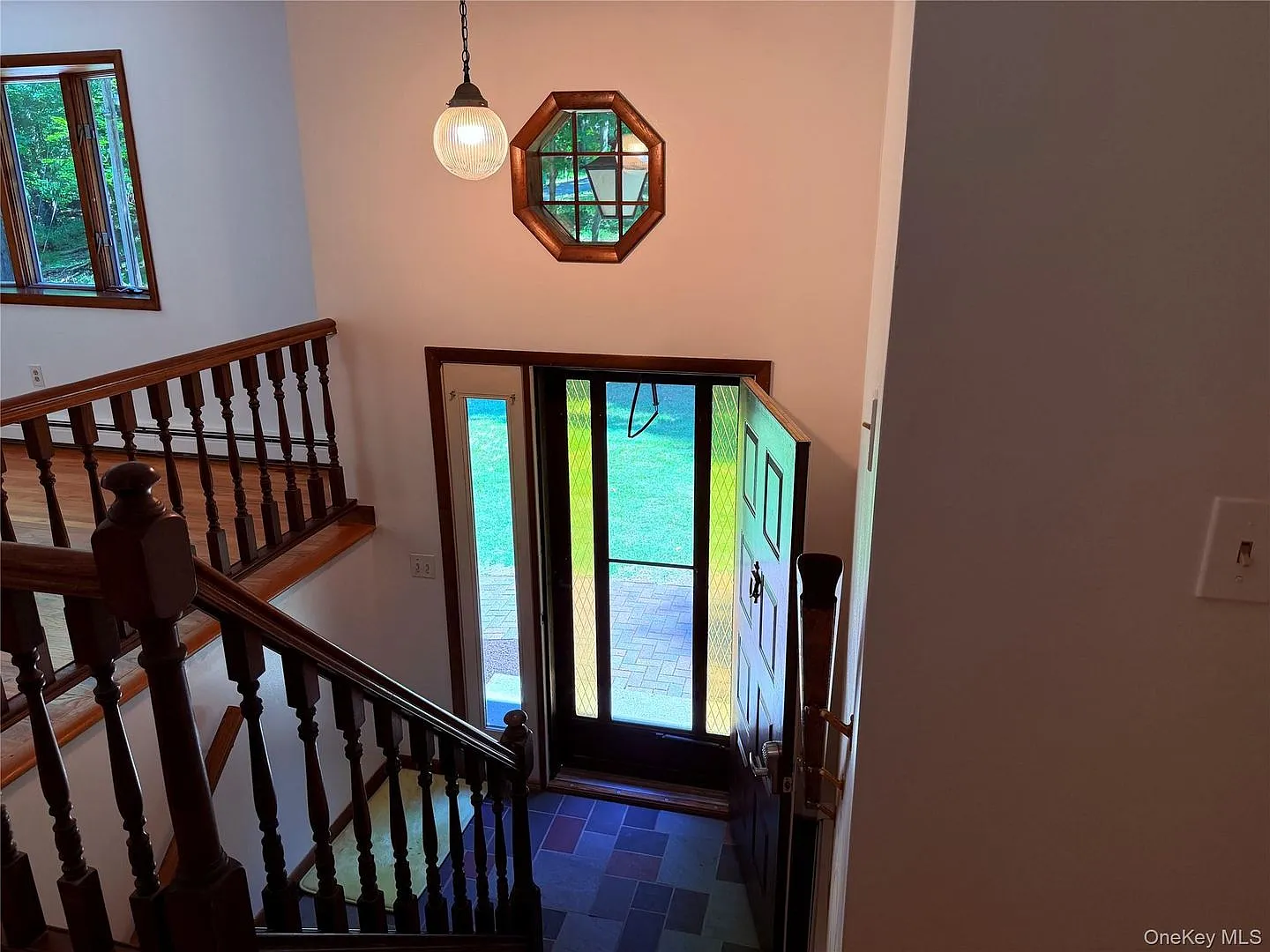 3 bed, 2.5 bath, 1924 sqft, $3,500 — Photo 2