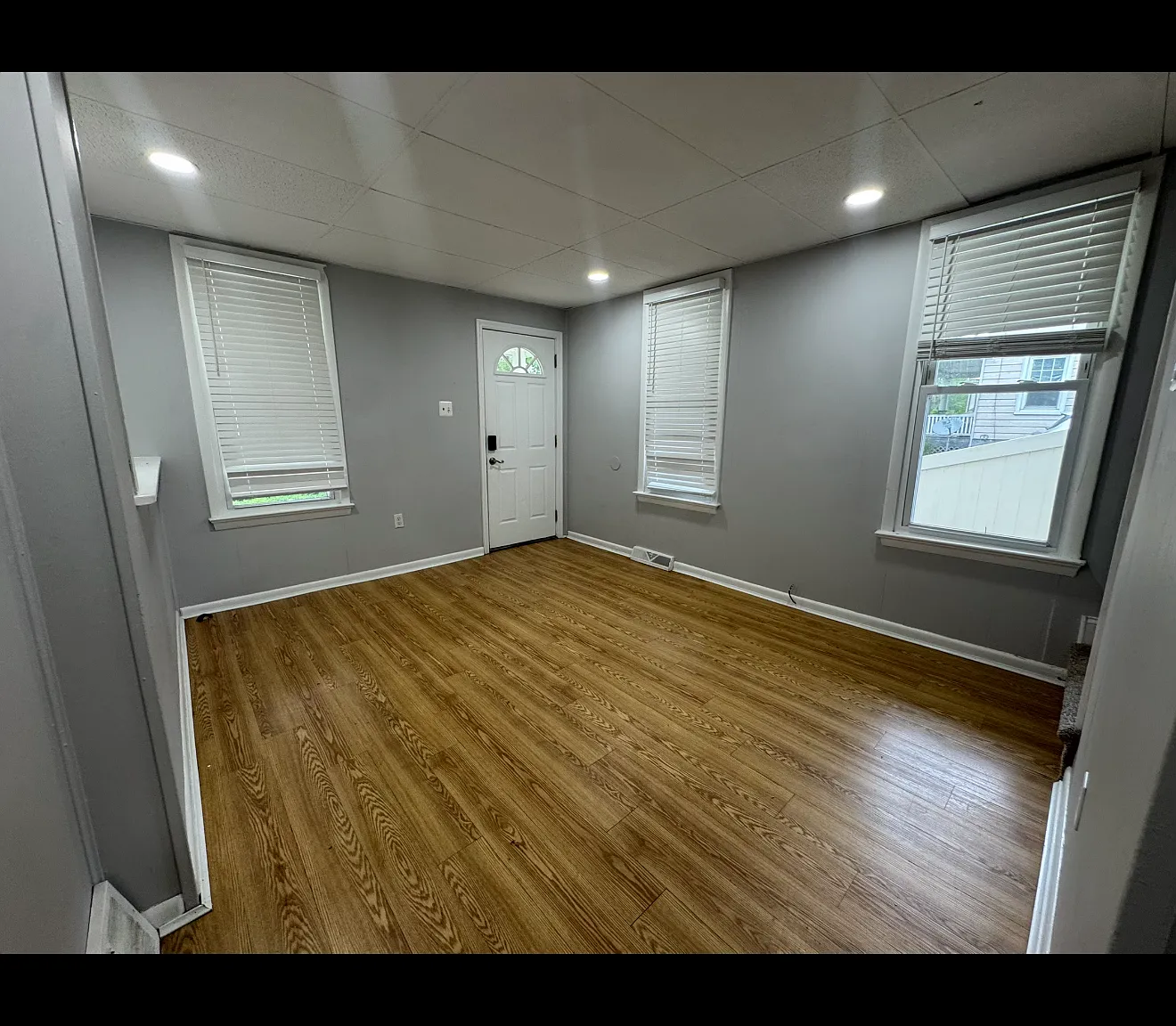 5 bed, 2000 sqft, $2,900 — Photo 1