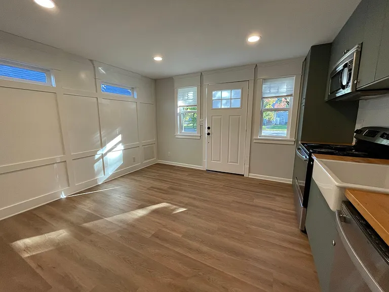 1555A Summer St NE — Photo 5