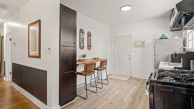 210 S Oak St — Photo 11