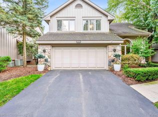 4845 Cliffside Dr, West Bloomfield, MI 48323