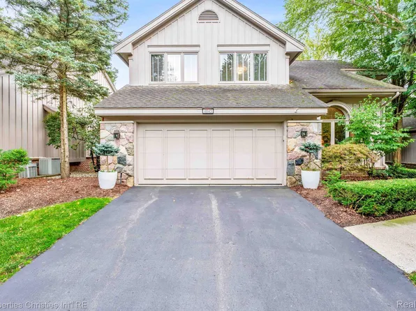 4845 Cliffside Dr, West Bloomfield, MI 48323