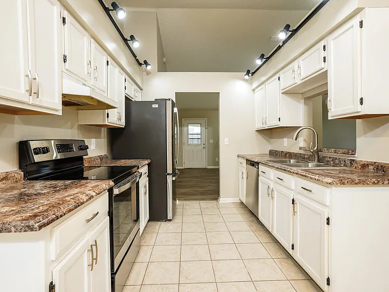 3298 Deerfield Pointe Dr — Photo 7