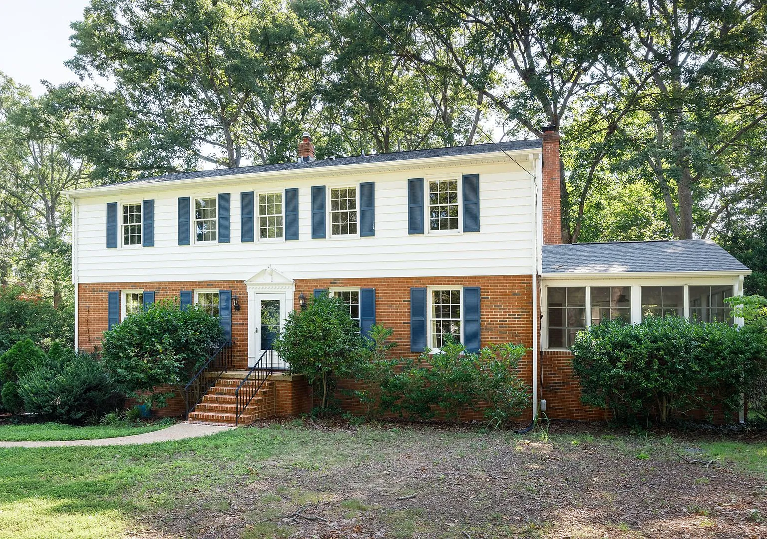 Large 5 Bedroom Home in Bon Air Available Mid August — Photo 1