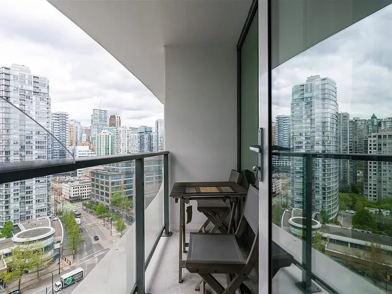 68 Smithe St #1917 — Photo 17