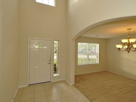 Foyer / Dining Room