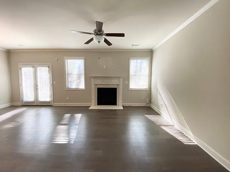 390 Holdings Dr — Photo 8