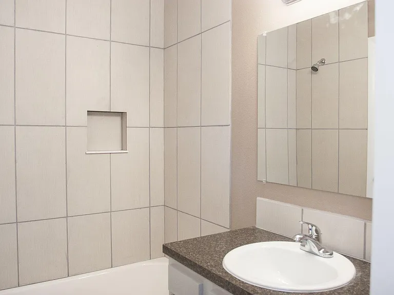 2820 Parklake Dr — Photo 9